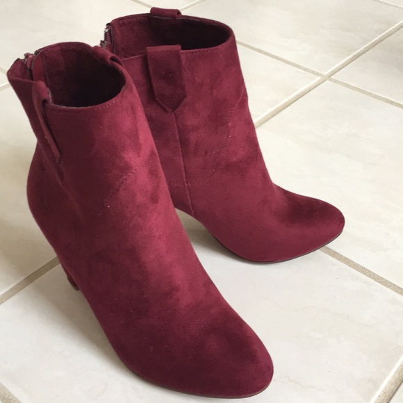 maroon color boots